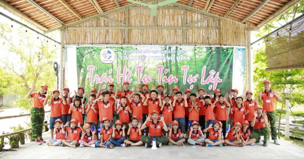 Chương trình bao gồm các hoạt động thực hành, trải nghiệm thực tế và đào tạo kỹ năng mềm.