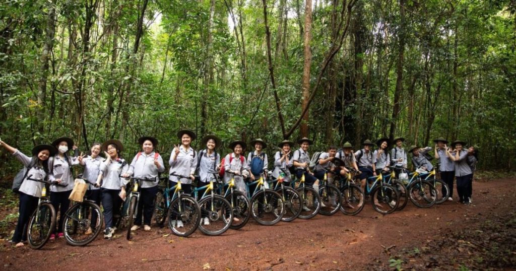 The Mountain Tribe là trại hè tiếng Anh kết hợp các hoạt động quân sự và sinh tồn, tạo môi trường rèn luyện thể chất và kỹ năng sống cho trẻ