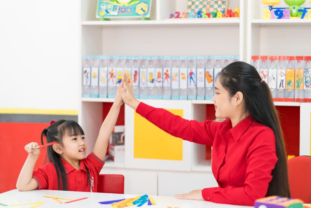 tre-con-hoc-tot-nhat-khi-vui-va-duoc-choi